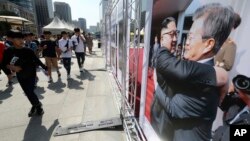 17일 서울 광화문에서 다가오는 남북정상회담의 성공을 기원하는 사진전이 열렸다.