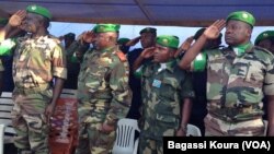 Les éléments de la MISCA, la force de l’Union Africaine en Centrafrique lors d'une cérémonie le 13 septembre 2014 au camp Mpoko de Bangui. (VOA/ Bagassi Koura)