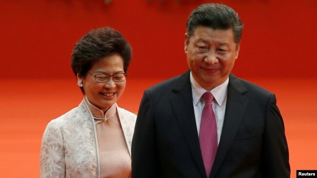 资料照:2017年7月1日,在香港政权移交给中国20年,中国国家主席习近平会晤当天宣誓就任香港特别行政区长官的林郑月娥。