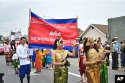 This photo taken on April 2, 2011, shows Cambodian traditional dancers give blessing during an annual parade in the designated 'Cambodia Town' section of Long Beach, California, to celebrate Khmer New Year.