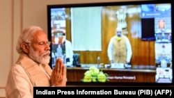 印度總理莫迪在新德里舉行內閣成員視頻會議時為中印邊界衝突中喪生的印度士兵默哀兩分鐘。（2020年6月17日）