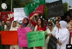 Supporters of Pakistan's political party Tehreek-e-Insaf protest against curbing of freedom of expression through social media in Islamabad, Pakistan, May 22, 2017.