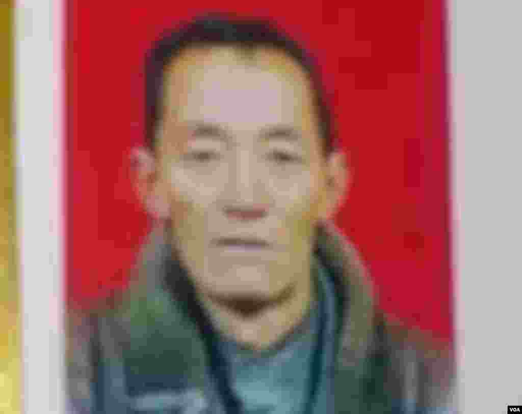 ທ່ານ Dorjee Rinchen ອາຍຸ 57 ປີ ໄດ້ເອົາໄຟເຜົາຕົນເອງຕາຍໃນວັນອັງຄານ 23 ຕຸລາ 2012