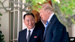 President Donald Trump talks with Kim Yong Chol, former North Korean military intelligence chief and one of leader Kim Jong Un's closest aides, as they walk from their meeting in the Oval Office of the White House in Washington, June 1, 2018. 