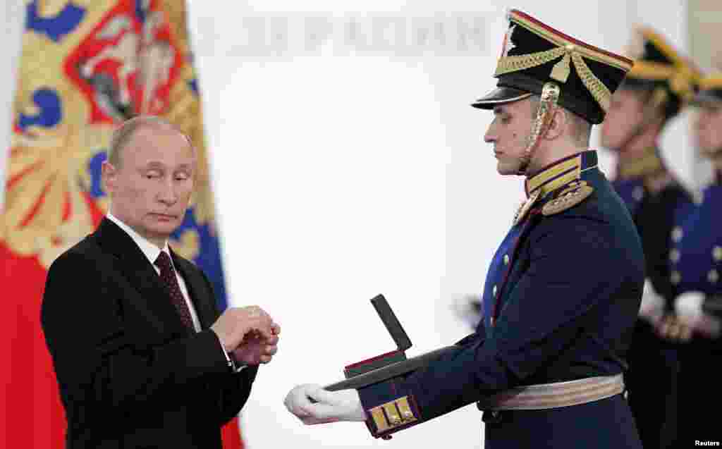Russian President Vladimir Putin attends an awards ceremony for achievements in culture and science in Moscow's Kremlin June 12, 2012.