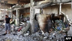 Một cửa hàng bán rượu bị phá hủy sau vụ nổ bom ở Iraq, ngày 28/7/2011