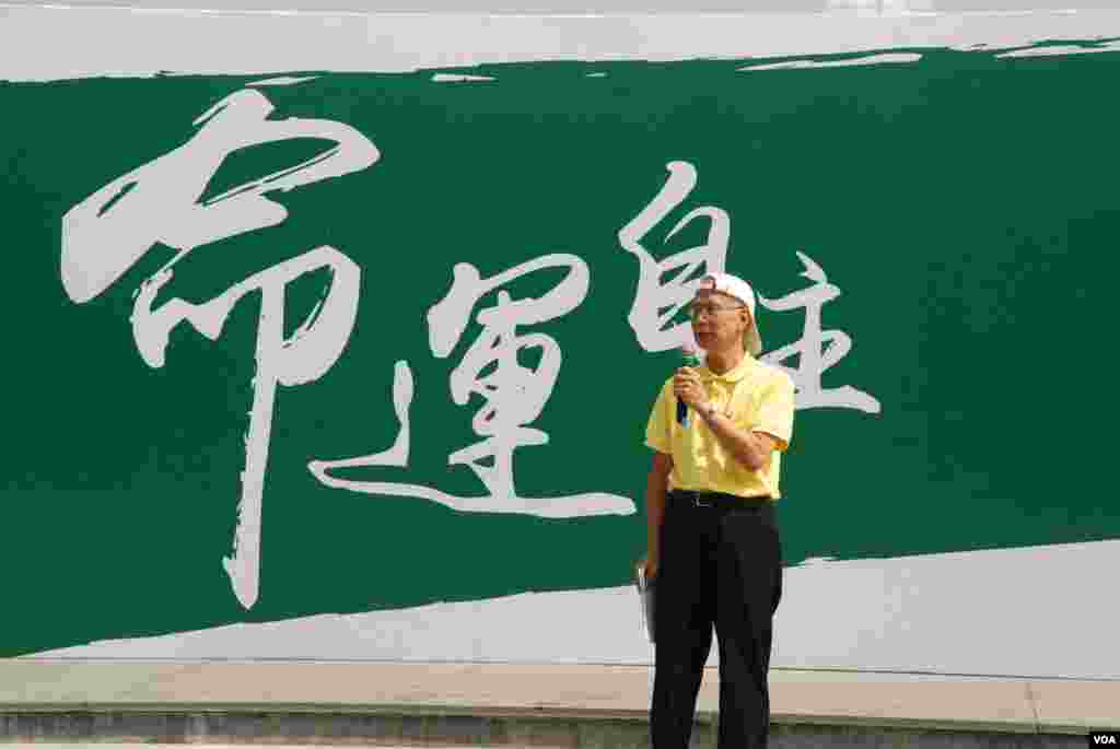 香港中文大學政治與行政學系榮休講座教授關信基以「現實與理想」為題，在添馬公園進行罷課公民講堂