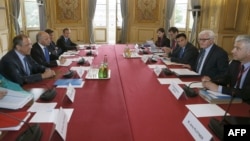  French Foreign Minister Laurent Fabius (2-L) attends a meeting with Russian Foreign Minister Sergei Lavrov (L), German Foreign Minister Frank-Walter Steinmeier (2-R) and Ukrainian Foreign Minister Pavlo Klimkin (3-R), June 23, 2015, in Paris.
