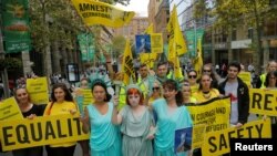 지난 9일 호주 시드니에서 미국 트럼프 정부의 난민 수용을 촉구하는 인권단체들의 시위가 열렸다.