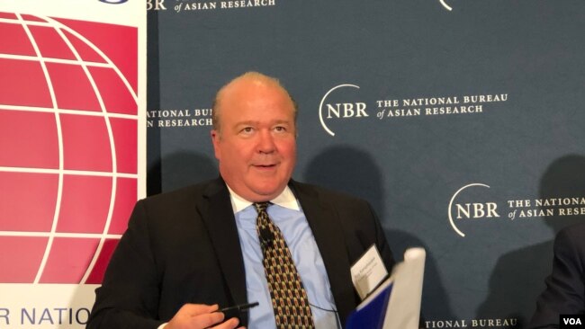 全美亞洲研究所(NBR)副總裁甘浩森(Roy Kamphausen)2019年6月19日主持一場研討會（美國之音黎堡）