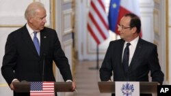 Joe Biden, vicepresidente de EE.UU. participa de una conferencia de prensa con el presidente de Francia, Francois Hollande.