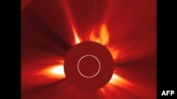 Snimak Opservatorije za heliosferu na kojjoj se vide snažne erupcije na suncu