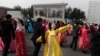 Des groupes d'animation le jour du scrutin dans un bureau de vote de Pyongyang, en Corée du Nord, le dimanche 10 mars 2019. (Photo AP / Dita Alangkara)