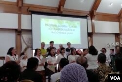 Paduan Suara Keluarga Katolik Indonesia (KKI). (VOA/Triyono)