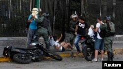 National Guards detain anti-government protesters after a demonstration against Nicolas Maduro's government at Altamira square in Caracas March 16, 2014. Venezuelan troops stormed the Caracas square on Sunday to evict protesters who turned it into a stron