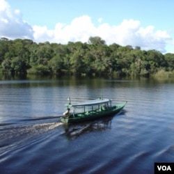 Sungai Amazon di Brazil. Seiring meningkatnya pengrusakan hutan di Amazon, jumlah penderita malaria di daerah ini juga meningkat.