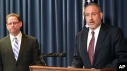 United States Attorney Andrew Luger, right, and FBI special agent Richard Thornton explain the criminal complaint charging six Minnesota men with terrorism at a news conference in Minneapolis, April 20, 2015.