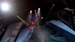 سقوط یک بازیگراجرای نمایش موزیکال «مرد عنکبوتی» را در تئاتر برادوی متوقف ساخت