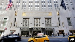Hotel mewah Waldorf Astoria di Park Avenue, New York ini telah dibeli oleh perusahaan asuransi China 'Anbang Insurance Group Co' dengan harga $1,8 milyar (6/10).