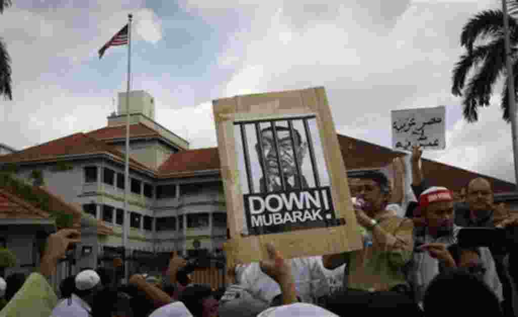 Protesters with slogans against Egyptian President Hosni Mubarak rally in front of U.S. Embassy in Kuala Lumpur, Malaysia, Friday, Feb. 4, 2011. More than 1,000 people protested outside the embassy, calling for Mubarak to step down.