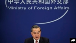 중국 왕이 외교부장이 30일 베이징에서 브릭스 정상회의를 앞두고 열린 기자회견에 참석했다.
