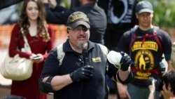 극우 단체 '오스키퍼스(Oath Keepers)' 창립자 스튜어트 로즈(가운데) 씨