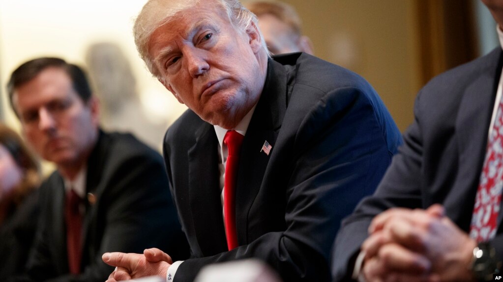 El presidente Donald Trump hizo el anuncio el jueves 1 de marzo en una reunión con ejecutivos de la industria del acero y aluminio en la Casa Blanca.