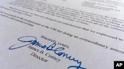 Surat yang ditulis oleh Direktur FBI James Comey kepada Kongres AS hari Minggu (6/11) yang menyatakan tidak ada indikasi pidana pada peninjauan kembali email-email Hillary Clinton.