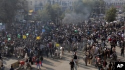 선거법 개정에 반발해 수도 이슬라마바드에 모인 수천명의 시위자들