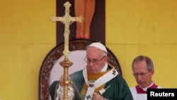 羅馬天主教宗方濟各星期三在緬甸首都仰光主持露天彌撒