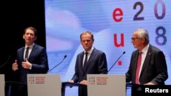 Канцлер Австрії Себастіан Курц, президент Європейської ради Дональд Туск та президент Європейської комісії Жан-Клод Юнкер на пресконференції у Зальцбургу після неформального саміту ЄС 20 вересня 2018 р.