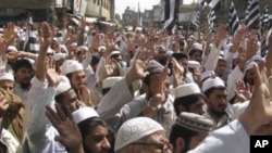 Supporters of Pakistani religious party Jamiat Ulema-e-Islam condemn the suicide attack on the convoy of their leader Maulana Fazal-ur-Rehman, in Bannu, Pakistan, March 31, 2011