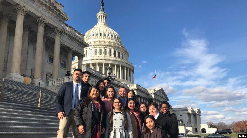 Các dreamers trước Điện Capitol, thủ đô Washington.