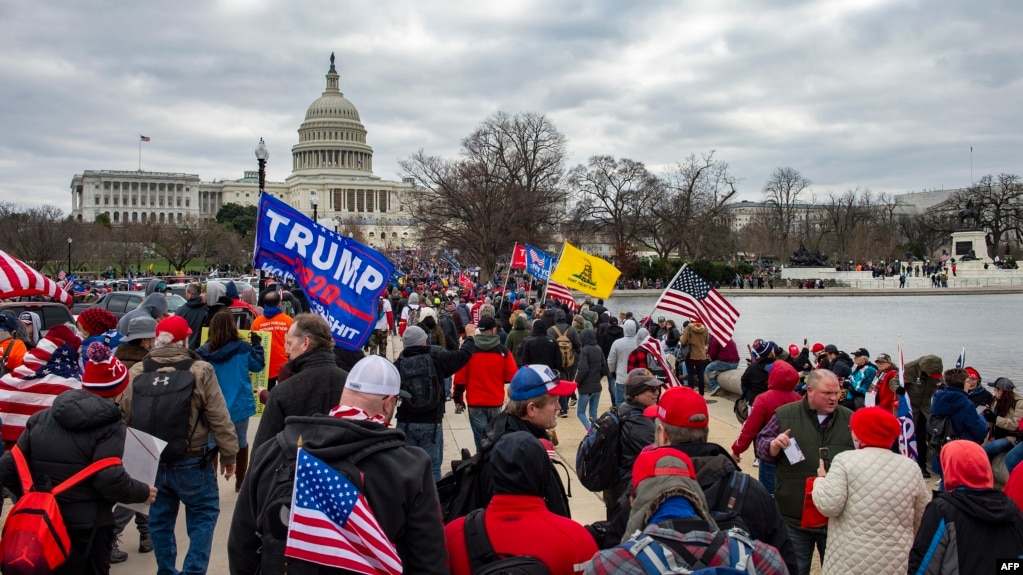 Người ủng hộ TT Trump tuần hành tới Điện Capitol ở Washington DC ngày 6/1/2021. (Photo by Joseph Prezioso / AFP)