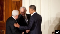 President Barack Obama talks with Palestinian President Mahmoud Abbas and Prime Minister Benjamin Netanyahu of Israel at the conclusion of a statement to the press in the East Room of the White House, September 1, 2010