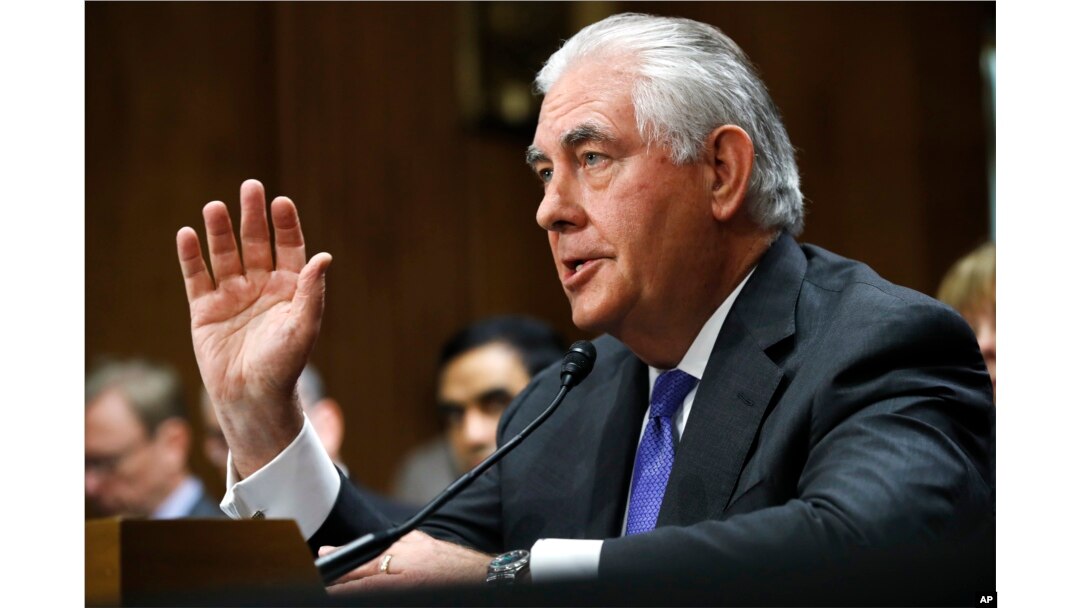 Davlat kotibi Reks Tillerson Rossiya bilan til topishish muhim deb hisoblaydi. U qonunchilarni shoshmay qaror qilishga undamoqda.