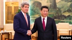 Ngoại trưởng Hoa Kỳ John Kerry gặp Chủ tịch Tập Cận Bình tại Đại Sảnh đường Nhân dân ở Bắc Kinh, ngày 14/2/2014.