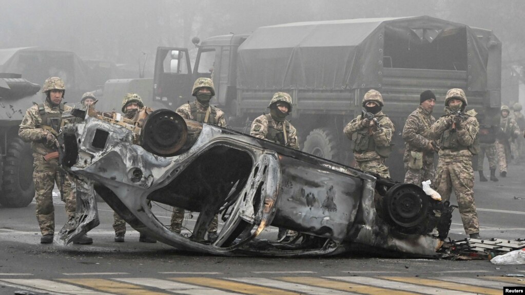 Troops are seen at the main square where hundreds of people were protesting against the government, after authorities' decision to lift price caps on liquefied petroleum gas, in Almaty, Kazakhstan January 6, 2022. (REUTERS/Mariya Gordeyeva)