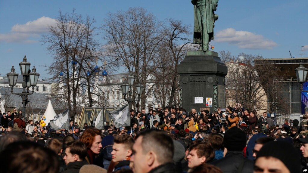 Protestuesit në Moskë