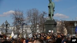 ရုရှားပြည်သူတွေ လမ်းမတွေပေါ်မှာ ဆန္ဒပြ (မတ် ၂၆၊ ၂-၁၇)