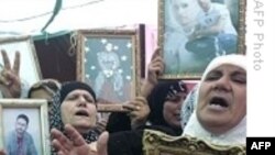 ده ها فلسطینی با تجمع مقابل يک زندان اسراییلی خواستار آزادی بستگان خود شدند