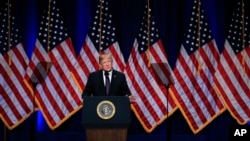 도널드 트럼프 미국 대통령이 18일 워싱턴에서 미국의 새 국가안보전략을 발표하고 있다.