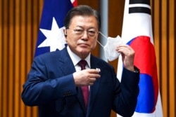 Presiden Korea Selatan Moon Jae-in di Gedung Parlemen, di Canberra, Australia, 13 Desember 2021. (Foto: AP)