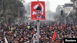 နီပေါနိုင်ငံ ခတ္တမန်ဒူမြို့မှာ ဝန်ကြီးချုပ် Khadga Prasad Sharma Oli ကို ထောက်ခံ ဆန္ဒပြနေသူများ။ (ဖေဖော်ဝါရီ ၅၊ ၂၀၂၁)