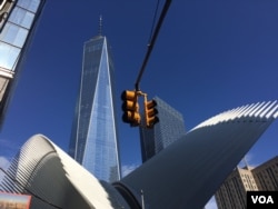Next to location of the original World Trade Center towers, New York’s “One World Trade Center” stands at 541 meters — the tallest building in the United States, New York, Sept. 11, 2016. (Photo: G. Tobías/VOA)