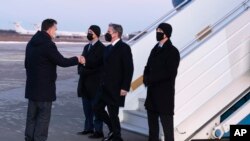 Secretary of state antony blinken, second from right, is greeted from left by ukraine's deputy foreign minister dmitro senik as he arrives at boryspil international airport in kiev, ukraine january 19, 2022.