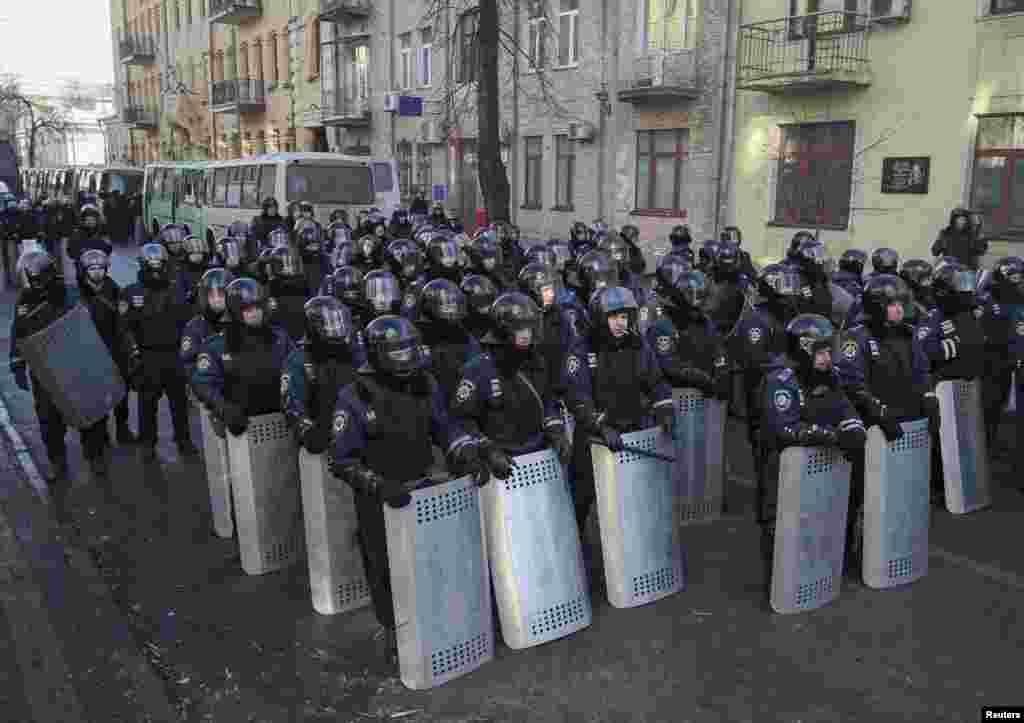Police stand guard during an anti-government rally near the parliament building in Kyiv, Feb. 6, 2014. 