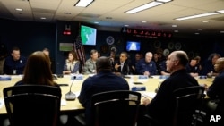 Le président Barack Obama, au siège de la FEMA pour discuter des moyens de gérer l'ouragan Sandy