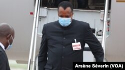 Le président Denis Sassou N'Guesso arrivé à Oyo par son jet, aéroport d'Ollombo, le 24 juin 2020. (VOA/Arsène Séverin)