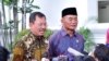 Menteri Kesehatan Dr Terawan (kiri) dan Menko PMK Muhadjir Effendi (kanan) menjelaskan evakuasi WNI ABK di Kapal Pesiar World Dream dan Princess Diamond usai menghadap Presiden Joko Widodo di Istana Kepresidenan, Jakarta, Senin (24/2) (Biro Setpres).
